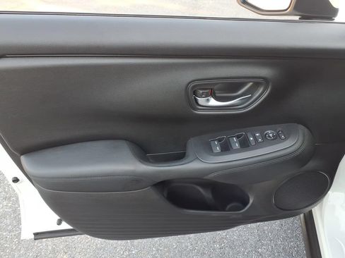 Used 2023 Honda HR-V LX image 13