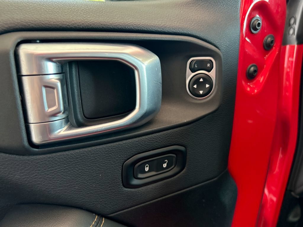 Used 2024 Jeep Wrangler Unlimited Sahara AWD/4WD image 10