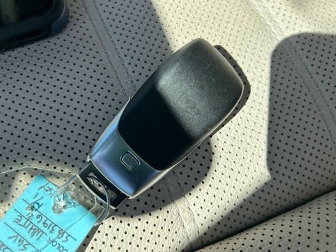 Used 2025 Mercedes-Benz GLS 580 4MATIC image 27