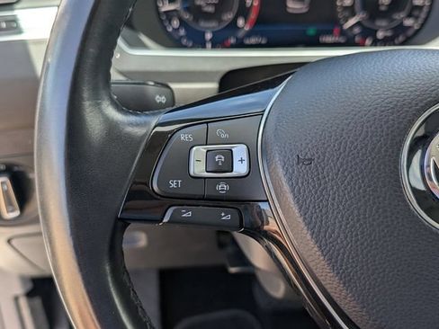 Used 2019 Volkswagen Tiguan SEL AWD/4WD image 24