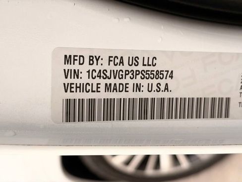 Used 2023 Jeep Grand Wagoneer Series III AWD/4WD image 35