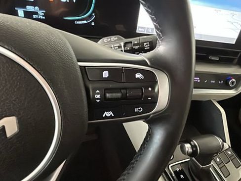 Used 2023 Kia Sportage EX FWD image 17