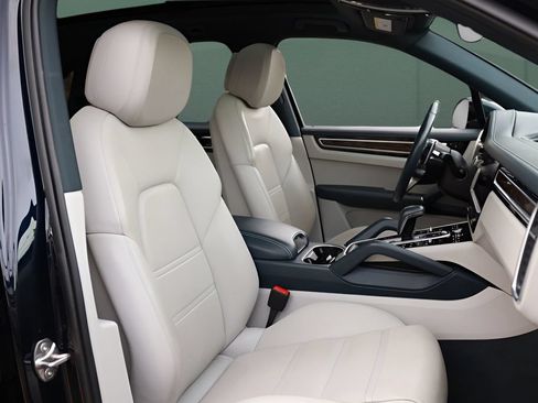 Used 2021 Porsche Cayenne E-Hybrid AWD/4WD image 28