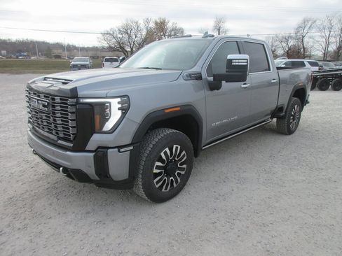 New 2026 GMC Sierra 2500 Denali Ultimate image 11