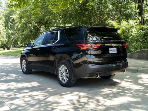 Used 2023 Chevrolet Traverse LT FWD image 6