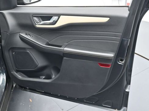 Certified 2022 Ford Escape Titanium w/ Titanium Elite Package image 33