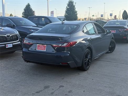 Used 2026 Toyota Camry SE image 5