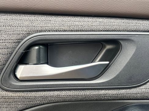 Used 2023 Nissan Rogue SV image 8