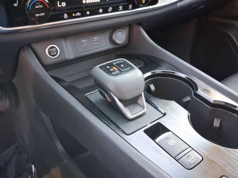 Used 2022 Nissan Rogue SV w/ SV Premium Package FWD image 23