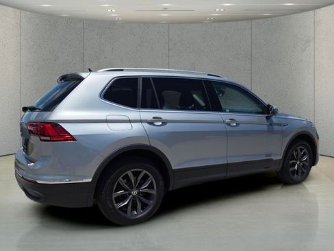 Used 2023 Volkswagen Tiguan SE FWD image 3