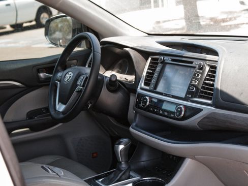 Used 2018 Toyota Highlander Limited AWD/4WD image 33
