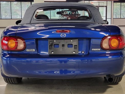 Used 1999 MAZDA MX-5 Miata RWD image 29