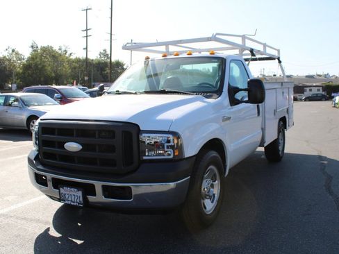 Used 2007 Ford F350 2WD Regular Cab Super Duty image 3