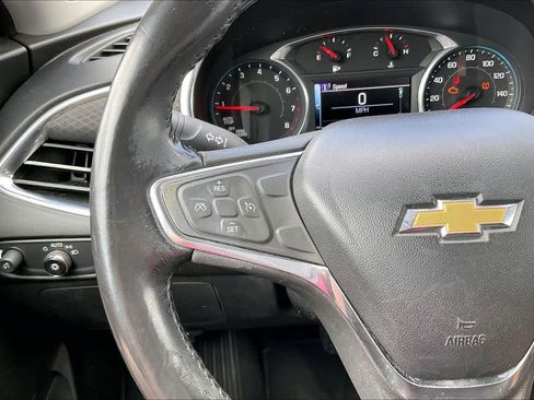Used 2017 Chevrolet Malibu LT FWD image 23