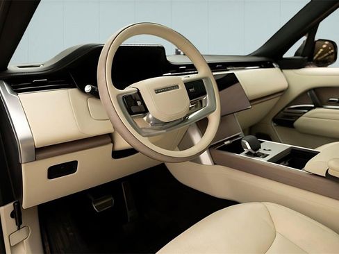 Used 2025 Land Rover Range Rover Autobiography image 24