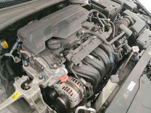 Used 2023 Hyundai Elantra SE w/ Cargo Package image 9