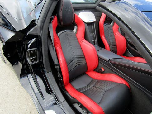 Used 2022 Chevrolet Corvette Stingray Premium Conv w/ Z51 Performance Package RWD image 12