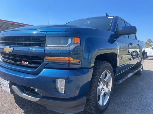 Used 2018 Chevrolet Silverado 1500 LT w/ Texas Edition image 16