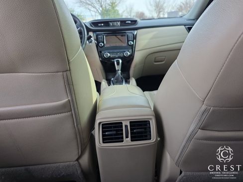 Used 2018 Nissan Rogue SL w/ Premium Package image 26