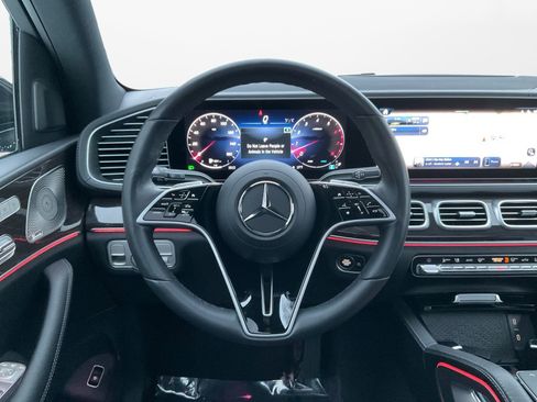 Used 2025 Mercedes-Benz GLS 450 4MATIC image 13
