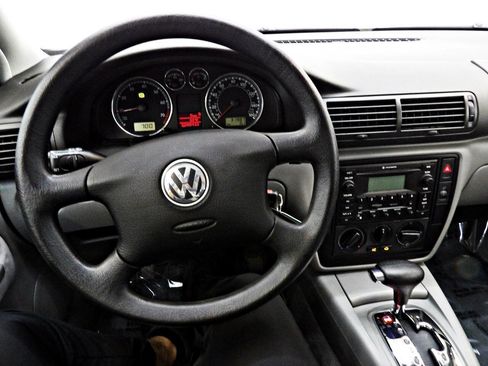 Used 2003 Volkswagen Passat GL image 16