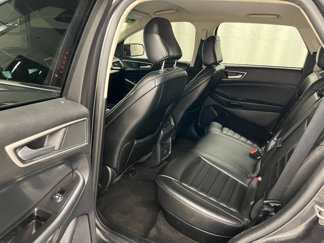 Used 2020 Ford Edge SEL AWD/4WD image 9
