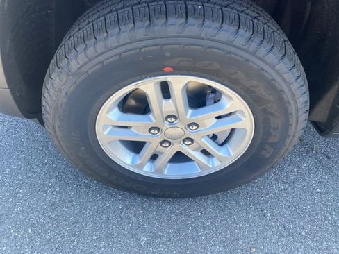 New 2025 Jeep Grand Cherokee Laredo w/ Luxury Tech Group I image 10