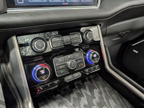 Used 2023 GMC Yukon XL Denali w/ Advanced Technology Package image 28