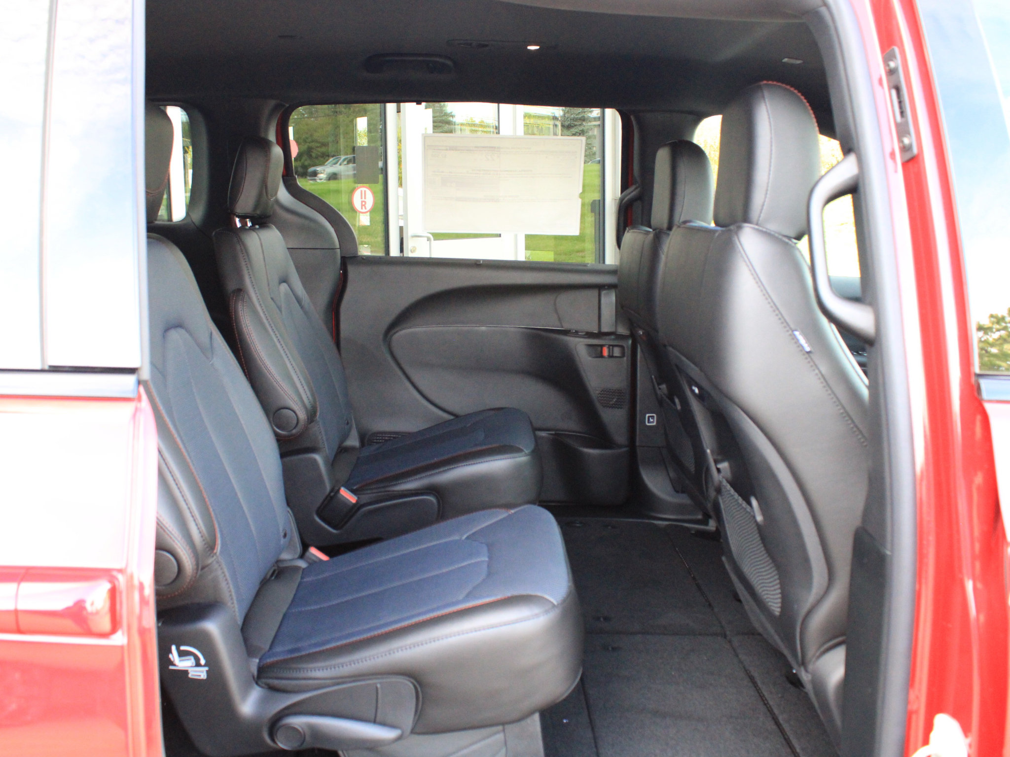 New 2027 Chrysler Pacifica Select FWD image 30