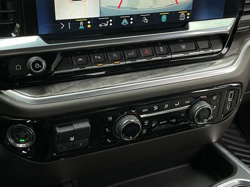 Used 2023 Chevrolet Silverado 1500 LTZ AWD/4WD image 17