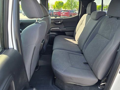 Used 2019 Toyota Tacoma TRD Sport AWD/4WD image 18