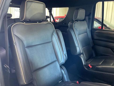 Used 2022 Chevrolet Suburban Premier image 23