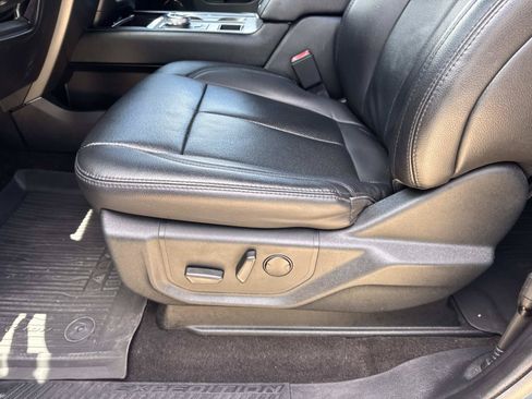 Used 2020 Ford Expedition XLT w/ Equipment Group 202A RWD image 16