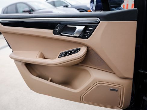 Certified 2023 Porsche Macan image 23