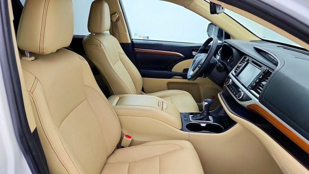 Used 2019 Toyota Highlander Limited AWD/4WD image 25
