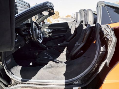 Used 2024 McLaren 750S Spider image 36