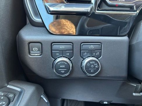 Certified 2025 GMC Sierra 1500 Elevation image 17