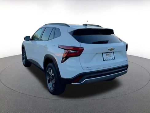 Used 2025 Chevrolet Trax LT image 11
