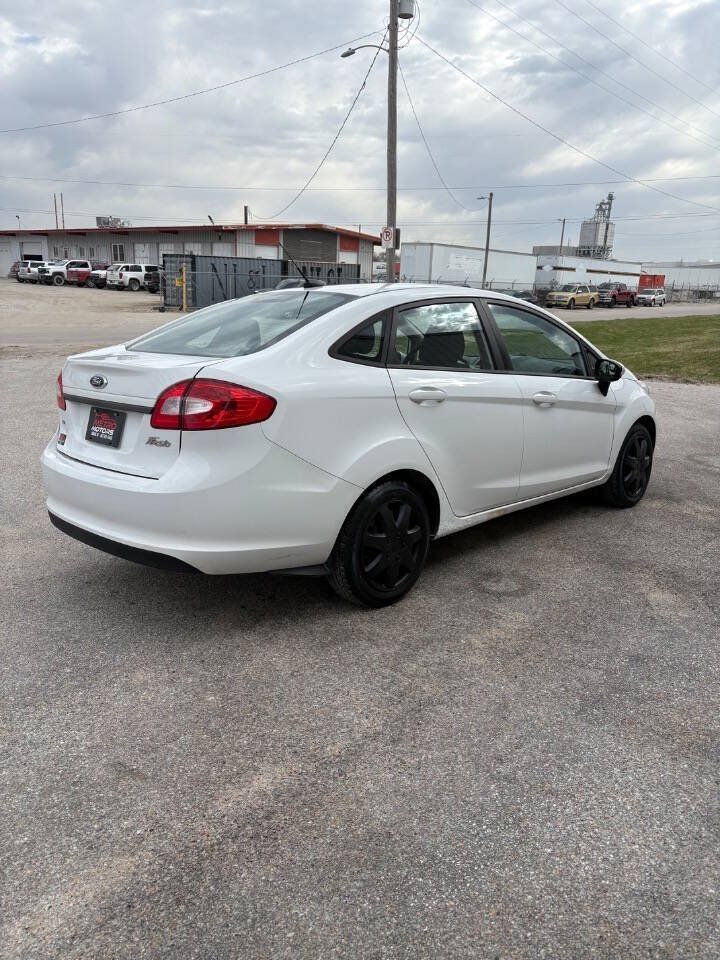 Used 2013 Ford Fiesta SE FWD image 4
