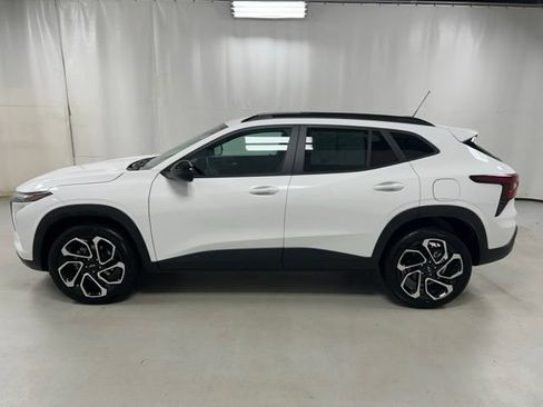 Certified 2024 Chevrolet Trax RS w/ Sunroof Package FWD image 8