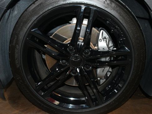 Used 2017 Chevrolet Corvette Stingray Coupe w/ 1LT RWD image 65