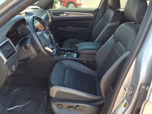 Certified 2020 Volkswagen Atlas Cross Sport SEL Premium image 21