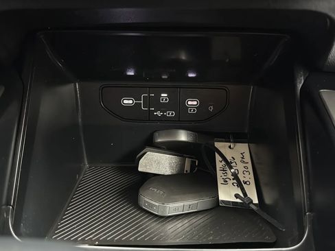 Used 2024 Kia Sorento S image 19