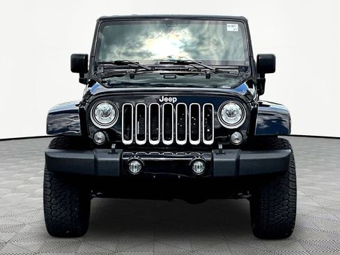Used 2017 Jeep Wrangler Unlimited Sahara w/ Connectivity Group AWD/4WD image 2