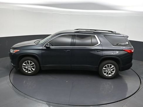 Used 2021 Chevrolet Traverse LT FWD image 17
