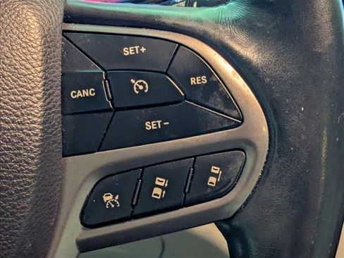 Used 2019 Jeep Cherokee Limited w/ Technology Group image 11