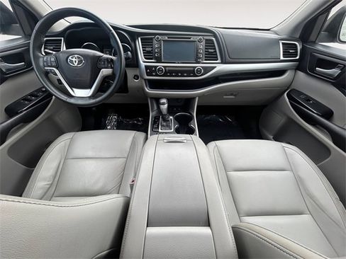 Used 2015 Toyota Highlander XLE image 10