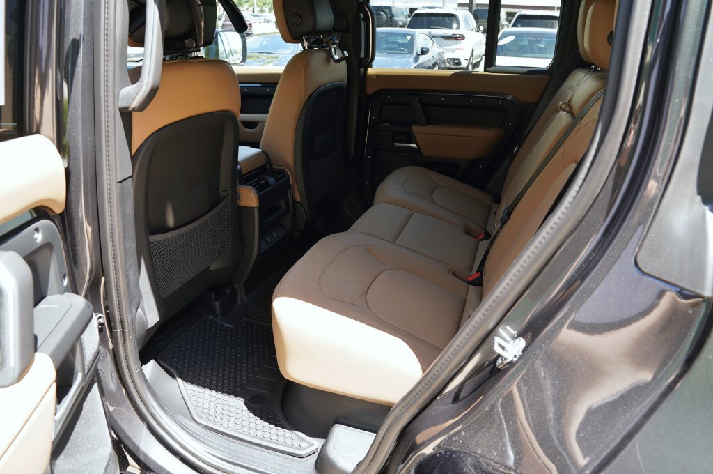 Used 2026 Land Rover Defender 110 X-Dynamic SE AWD/4WD image 28