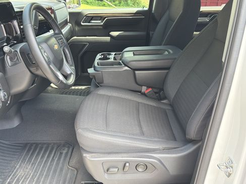 Used 2025 Chevrolet Silverado 1500 LT RWD image 9