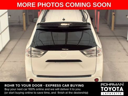 Used 2020 Toyota Sienna SE Premium w/ Nightshade Edition FWD image 5